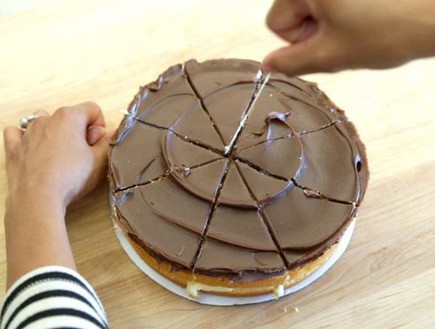 טיפים לאירוח, לחתוך עוגה בחוט דנטלי (צילום: instructables.com)