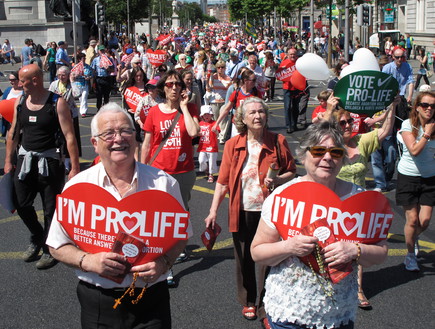 הפגנה נגד הפלות באירלנד (צילום: ap)