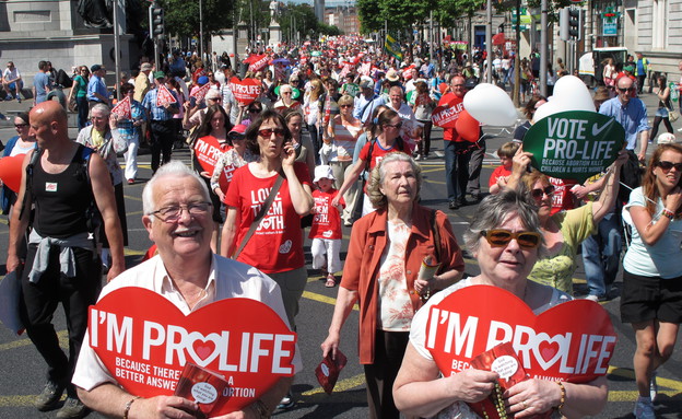 הפגנה נגד הפלות באירלנד (צילום: ap)