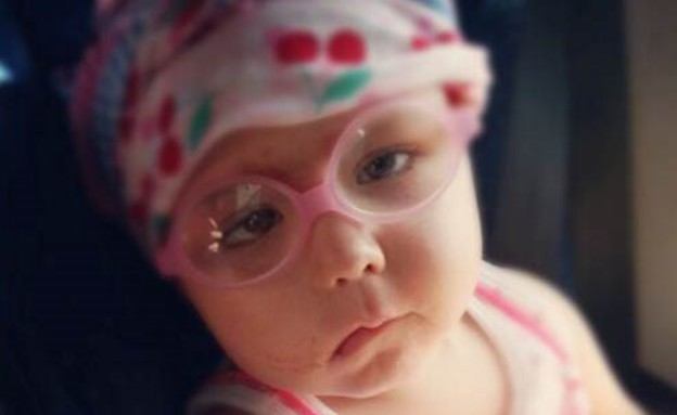 ארין, החולה בסרטן במוח, בגיל 3 וחצי (צילום: תומר ושחר צלמים)