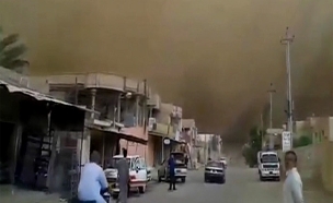 צפו: ענן אבק ענק כיסה את העיר פאלוג'ה בעלטה (צילום: רויטרס)