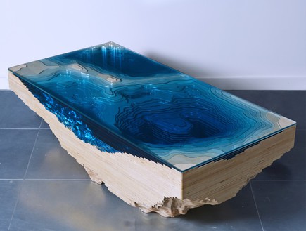 הדפסי מים 06, שולחן בהשראת עומקו של האוקיינוס (צילום: duffylondon.c)