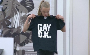 סתיו עם חולצת gay ok (צילום: מתוך "האח הגדול VIP", שידורי קשת)