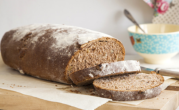 לחם אגוזים מקמח מלא (צילום: אסף אמברם, אוכל טוב)
