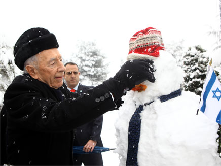 איש השלום ואיש השלג (צילום: גדעון שרון)
