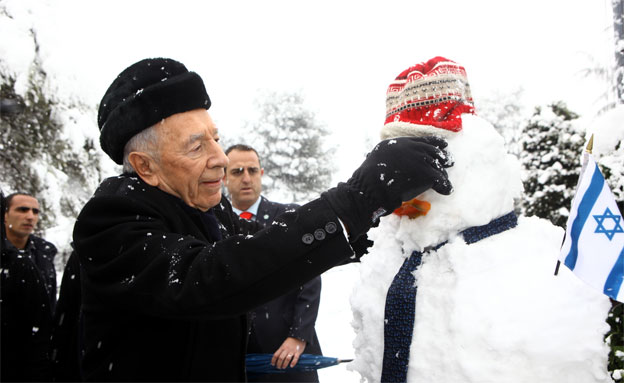 איש השלום ואיש השלג (צילום: גדעון שרון)
