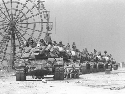 פקודות מלחמת לבנון ה-1 נחשפות (צילום: במחנה: מיקי צרפתי)
