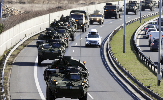 בקרוב על אדמת אירופה? כוחות אמריקניים (צילום: רויטרס)