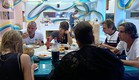 הדיירים אוכלים  (צילום: מתוך האח הגדול VIP, שידורי קשת)