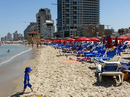 חוף הים בתל אביב, אתמול (צילום: חדשות 2)