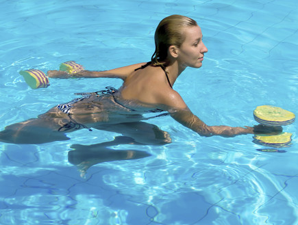 אימון בבריכה (צילום: אימג'בנק / Thinkstock)