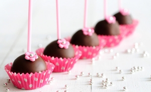 קייקפופס שוקולד חגיגיים (צילום: שרית נובק - מיס פטל, אוכל טוב)