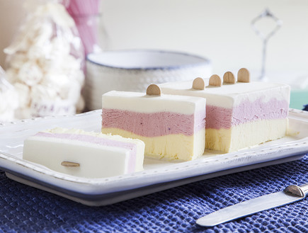 עוגת גלידה ב-3 צבעים (צילום: אסף אמברם, mako אוכל)