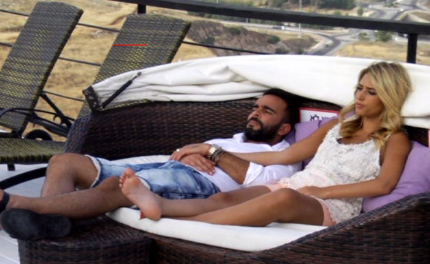 דניית ואליאב מתפנקים בוילה טרויה