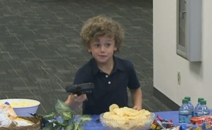 ילד עם אקדח (צילום: today)