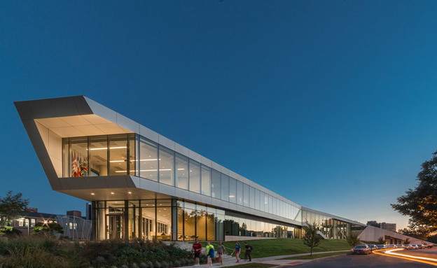 Case Western Reserve University Tinkham Veale University Center by (צילום: Dezeen)