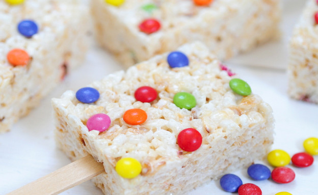 ארטיק פצפוצי אורז וסוכריות  (צילום: שרית נובק - מיס פטל, mako אוכל)