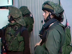 החשודים נעצרו בסיוע צה"ל והמשטרה (צילום: חדשות 2)