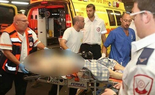 פצוע מהפיגוע ליד שבות רחל (צילום: דוברות מד"א)