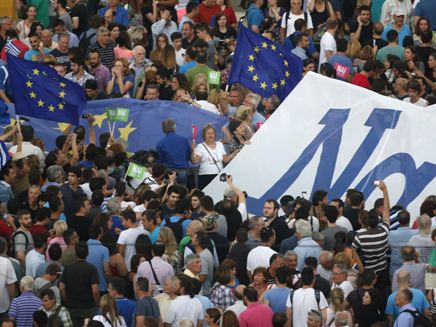 האם יוון תפרוש מגוש האירו? (צילום: רויטרס)