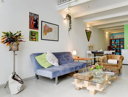 סאבלטים 08, דירה יפואית קטנה וצבעונית (צילום: airbnb.com, עיצוב-נועם אלקיים)
