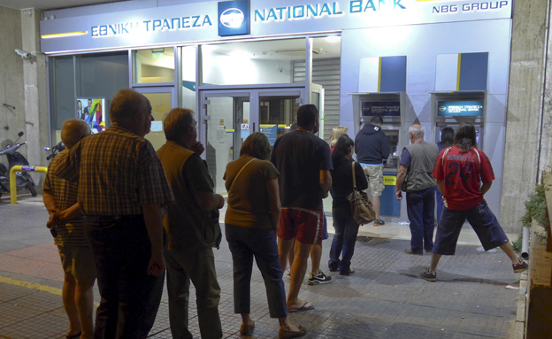 יוון כספומטים (צילום: חדשות 2)