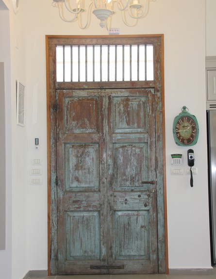 דבי הדר, גובה, דלת  (צילום: מלכה שמיר)