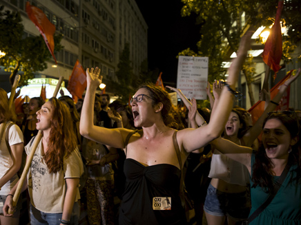 מסתמן: ניצחון סוחף למתנגדים (צילום: רויטרס)