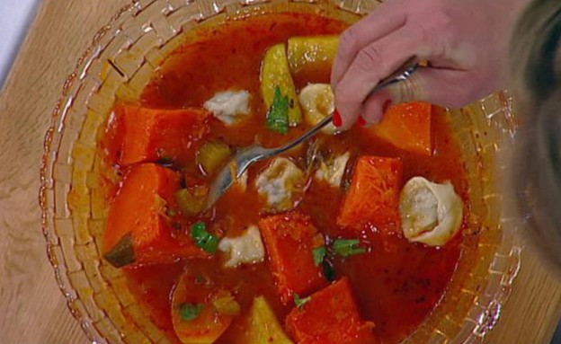 נטלי – כיסוני שישברק במרק חמוץ מתוק סורי