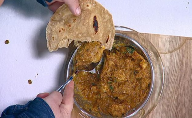 רות היימס –תבשיל עוף הודי עם עלי חילבה ולחם צ'פאטי (צילום: מתוך מאסטר שף 5)