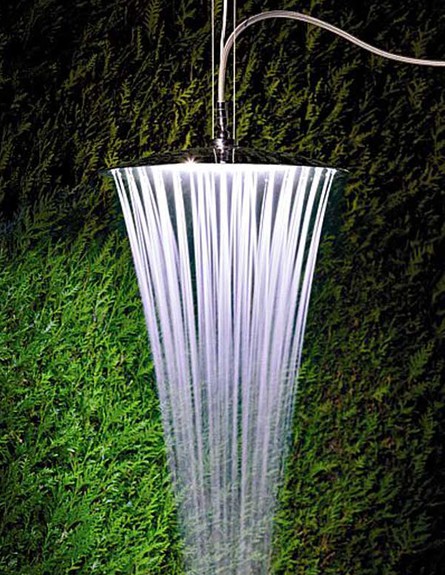 ראש מקלחת כמו מפל ביער גשם אמיתי  (צילום: room-decorating-ideas.co)