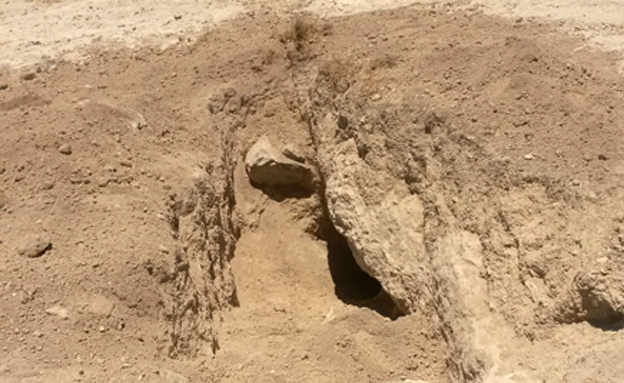 המערה שנשדדה באזור הר הצופים (צילום: היחידה למניעת שוד ברשות העתיקות)