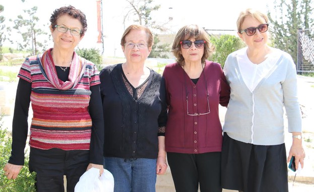 הבנות של סבתא אסתר הבנות של סבתא אסתר