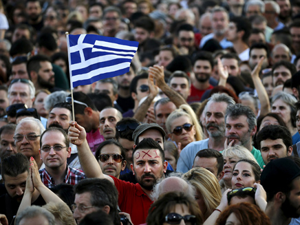 בדרך לפשרה? המחאה ביוון (צילום: רויטרס)