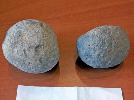 הכדורים העתיקים שהושבו (צילום: ד