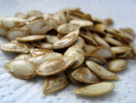 זרעי דלורית קלויים (צילום: עידית נרקיס כ