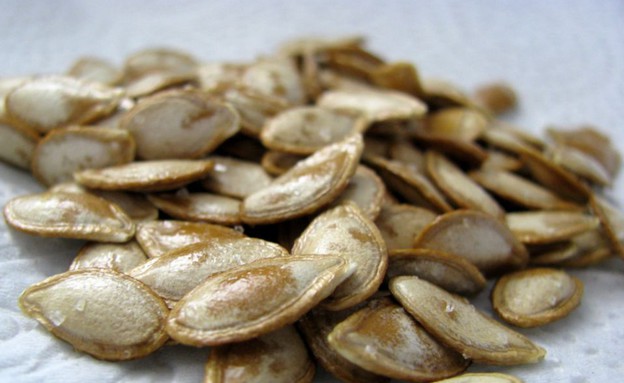 זרעי דלורית קלויים (צילום: עידית נרקיס כ"ץ, טעים!)
