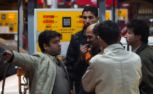 תקלה או מתקפת סייבר? תחנת דלק בטהרן (צילום: רויטרס)