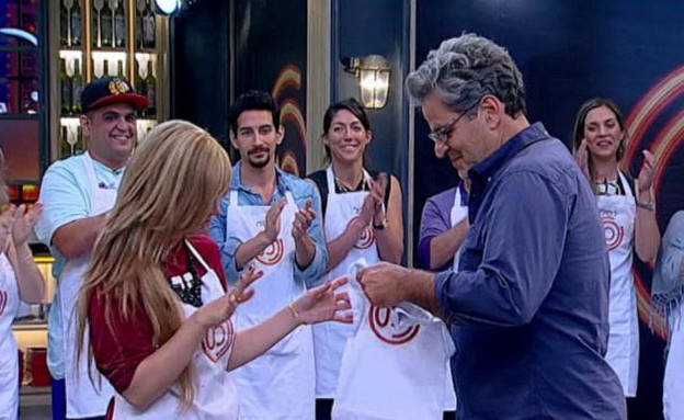 רות רוזובסקי מקבלת סינר