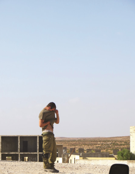 צנחנים מספרים על צוק איתן בתמונות (צילום: עיתון "במחנה")