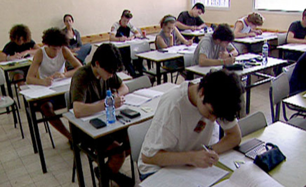 עלייה במגזר הערבי, ירידה בחרדי (צילום: חדשות 2) עלייה במגזר הערבי, ירידה בחרדי (צילום: חדשות 2)