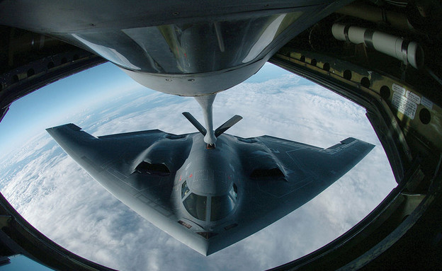 B2 מתדלק באוויר (צילום: חיל האוויר האמריקאי)