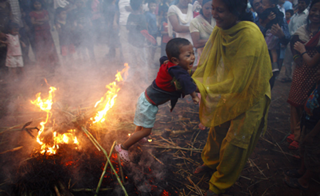 טקס דתי בנפאל, אילוסטרציה (צילום: רויטרס)