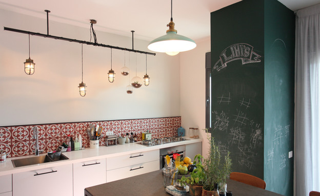 הדירה של ליהי הוד, גוף תאורה במטבח (צילום: אבישי פינקלשטיין)