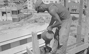 פועל עברי בכיכר דיזינגוף (צילום: ת"א הוירטואלית, דר יעקב רוזנר, פיקיוויקי)