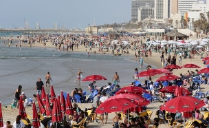 חוף תל אביב (צילום: עופר וקנין)