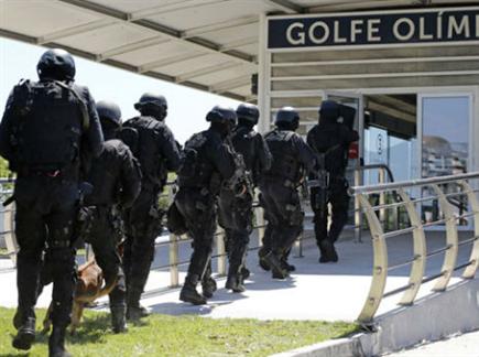 השוטרים מתאמנים במתחם הגולף (getty) (צילום: ספורט 5)