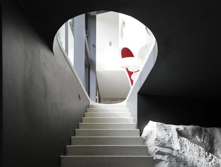 בית עתידני בטוסקנה, מדרגות (צילום: michelboucquillon.com)