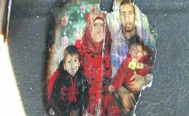 תמונה משפחתית שנמצאה בזירת הפיגוע (צילום: חדשות 2)