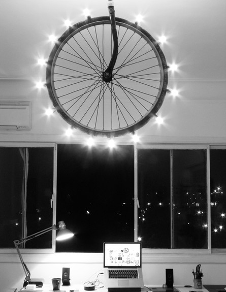 אופניים, מנורה (צילום: Mohamed Nabil Labib)